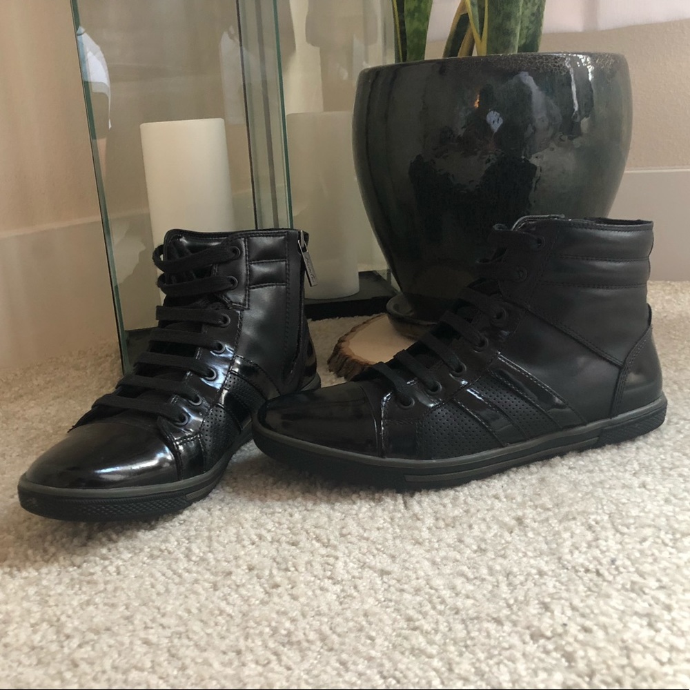 KENNETH COLE Down N Out LE